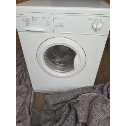 560 - Indesit washing machine