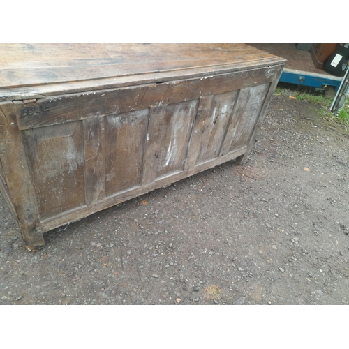 565 - Very large and heavy oak 18th century panel coffer / blanket box with some restoration 160 cms x 75 ... 