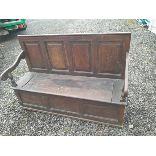 566 - Mid 19th century oak monks bench / settle, note active worm in panel for restoration 155 cms x 105 c... 