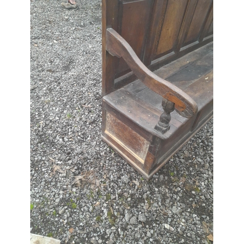 566 - Mid 19th century oak monks bench / settle, note active worm in panel for restoration 155 cms x 105 c... 