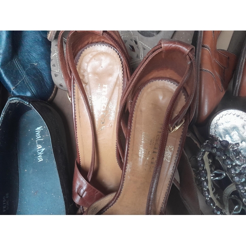 764 - Ladies and Baby shoes, condition varies