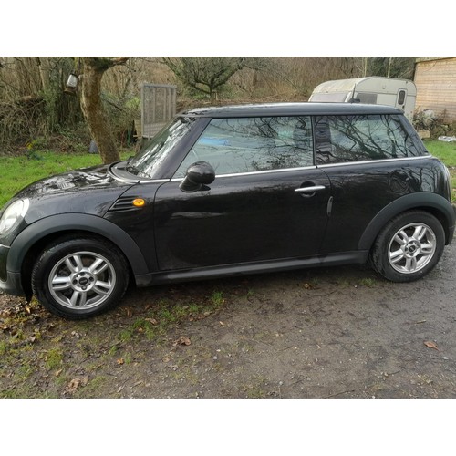 137 - Mini Cooper 3dr Petrol Automatic MOT expired Aug 2019, been garage stored since 2019, up until now, ... 