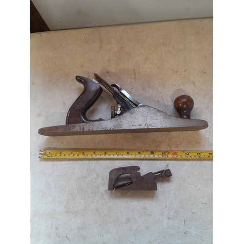 13 - 2 x vintage woodworking planes : Military issue bull nose plane & Record no 5