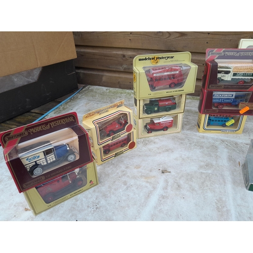 96 - Boxed and loose die cast toy cars, Matchbox, Models of Yesteryear, Corgi and others