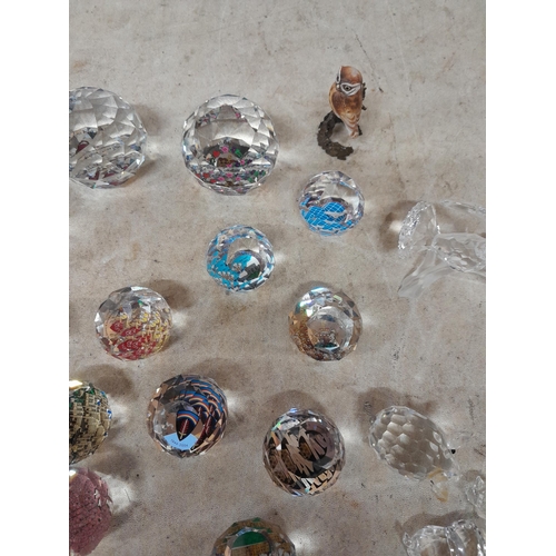 99 - Loose Swarovski commemorative cut glass paperweights and other wares