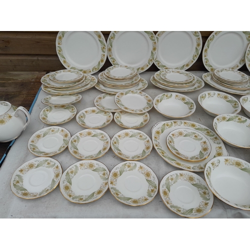 168 - Duchess dinner and teaware, note tea cups in separate photograph