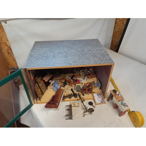 246 - Childs vintage dolls house room diorama, with hinged glazed front and lots of accessories