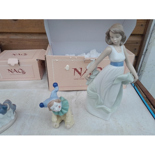 262 - Nao figures boxed in good order and boxed glasses