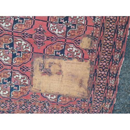 283 - A fine quality antique Persian rug, tightly hand woven with restoration 88 cms x 122 cms