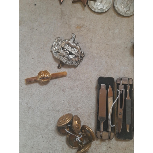 428 - Militaria : cap and arm badges, World War II medal set , buttons and pips, and related items