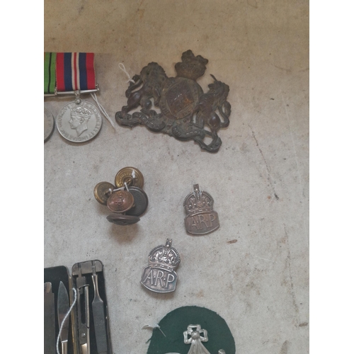 428 - Militaria : cap and arm badges, World War II medal set , buttons and pips, and related items