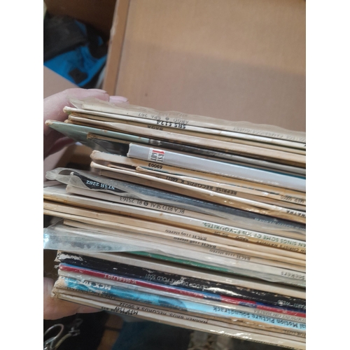 560 - Various records and singles