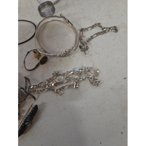 91 - Quantity of mainly silver  jewellery