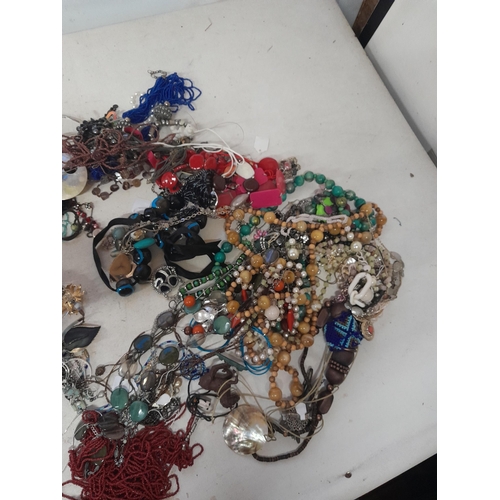 96 - Assorted costume jewellery