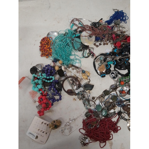 96 - Assorted costume jewellery