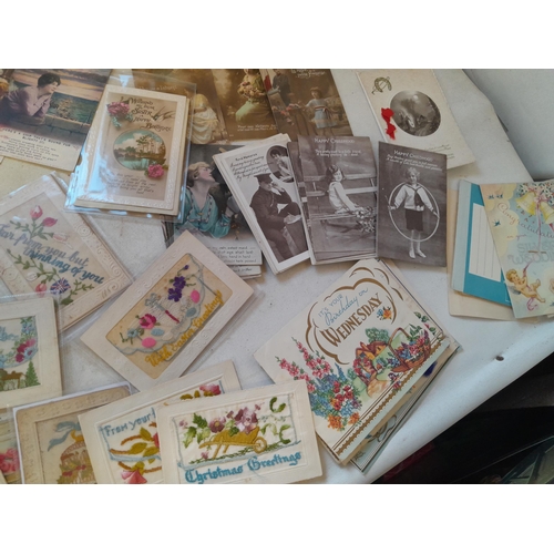 113 - Postcards : a varied collection of pre 1950 black and white and coloured cards, silks, US and French... 