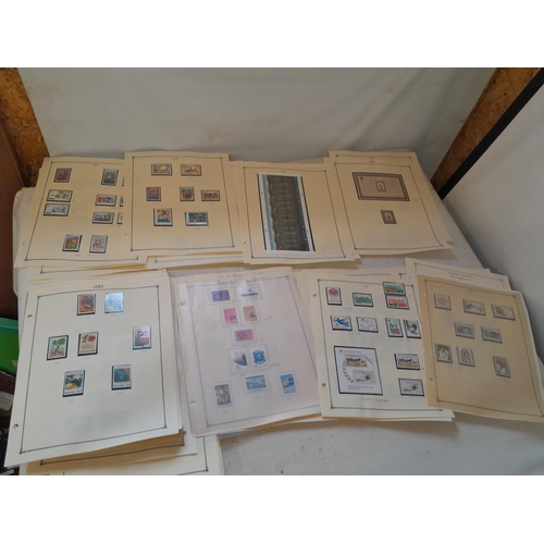 158 - Stamps : United nation unmounted mint collection on pages, small sample of photographs taken