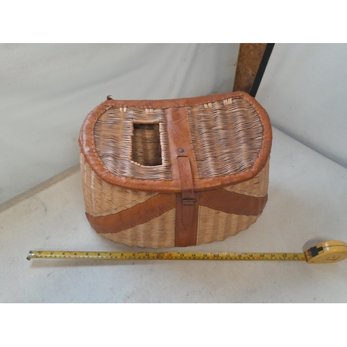 177 - Vintage wicker creel, fishing interest