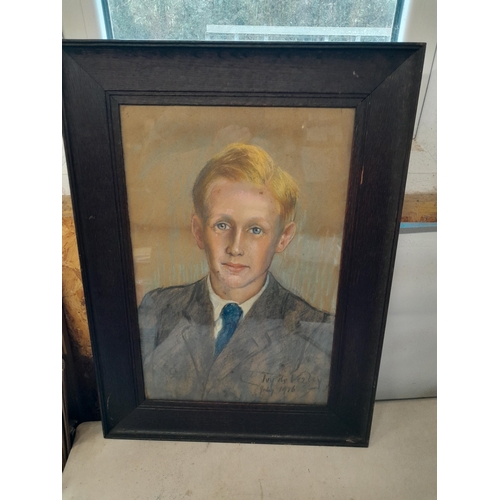 127 - Early 20th century charcoal and chalk portrait study  signed and dated 1919 by Flossie Ivy Louise De... 