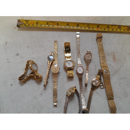 203 - Bag of vintage and modern wristwatches