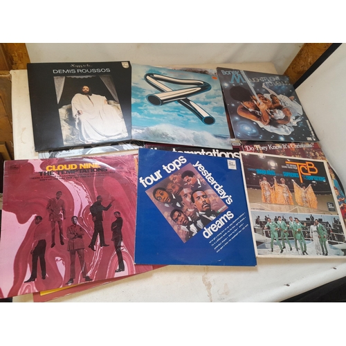 208 - Various vinyl record albums, focussing on Soul from the 1960s : Temptations : Puzzle People, Cloud N... 