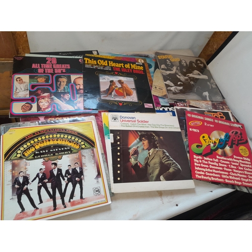 208 - Various vinyl record albums, focussing on Soul from the 1960s : Temptations : Puzzle People, Cloud N... 