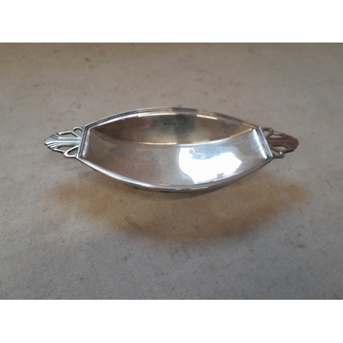 229 - Solid silver dish Birm. 1932 William Neale & Son Ltd 147 g