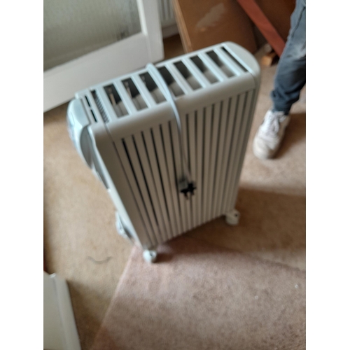 465 - Fan , oil filled radiator, walker