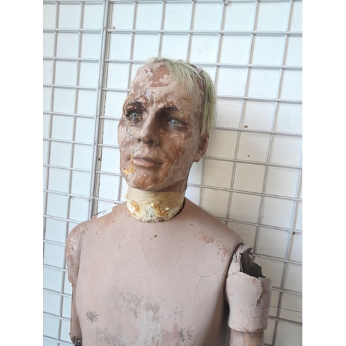 64 - Shop mannequin