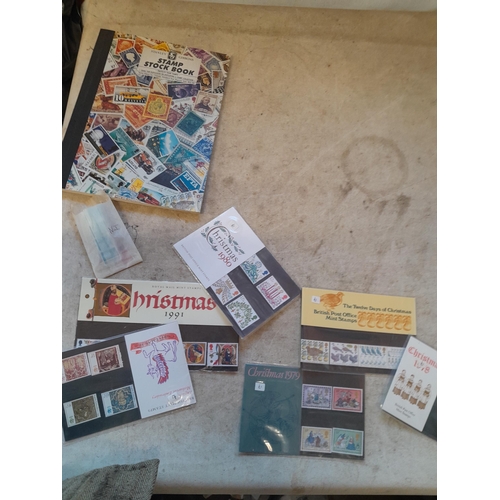 236 - Stamps : stockbook of mint, unused and a few used stamps, mainly GB, Christmas stamps in packets and... 