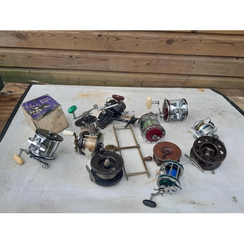76 - Interesting array of vintage fishing reels : multipliers by Penn, Shakespeare, Allcock Arielite, Int... 