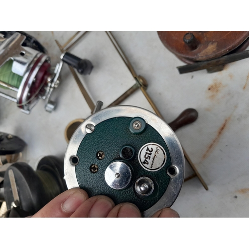 76 - Interesting array of vintage fishing reels : multipliers by Penn, Shakespeare, Allcock Arielite, Int... 