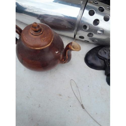 93 - Box of oddments : wooden ware, resin longcase clock ornaments, 20th century Jolly Money Box, damaged... 