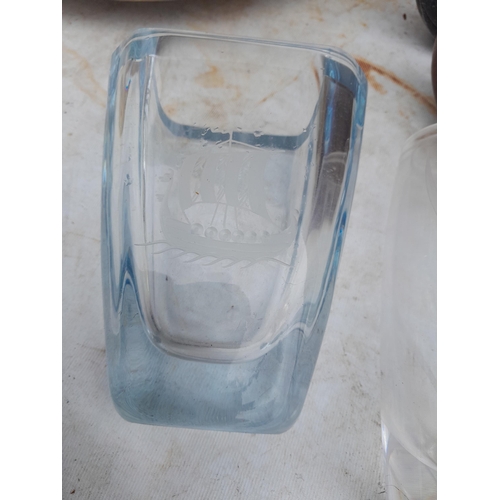 94 - Box of oddments : 3 x pieces of etched glass (2 x signed Scandinavian), wooden lazy Susan