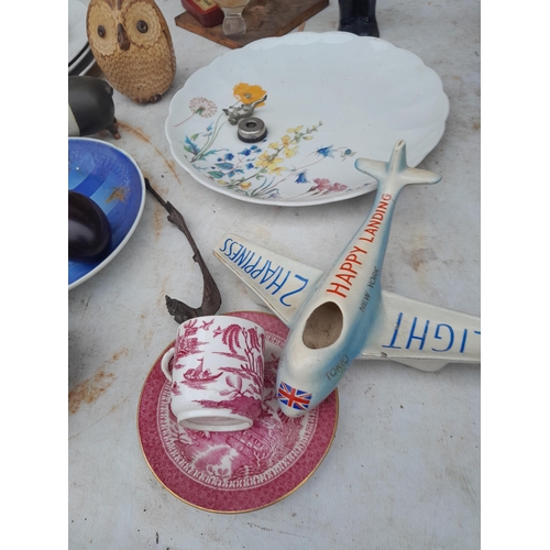 99 - Decorative china and glassware : Majolica fish plate, vintage advertising etc.