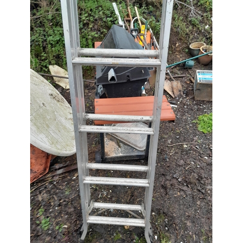 141 - Gas powered barbeque and aluminium steps