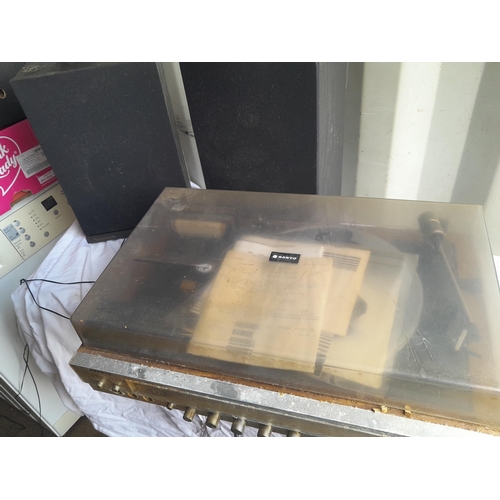 380 - Sanyo stereo and Schneider stereo