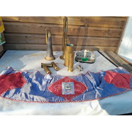 18 - Military related items : mainly tank regiment throughout the 20th century : shells, scarf, trench ar... 