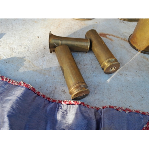 18 - Military related items : mainly tank regiment throughout the 20th century : shells, scarf, trench ar... 