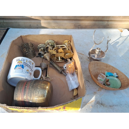 22 - Box of oddments : brassware, Wade etc.
