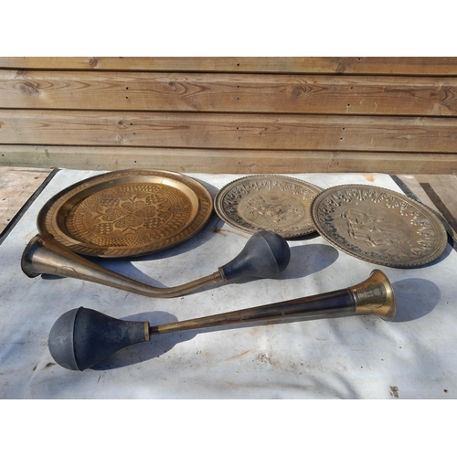 40 - Brassware : reproduction car horn and none other