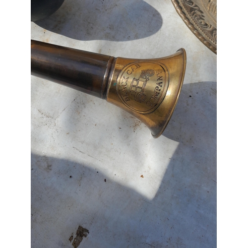 40 - Brassware : reproduction car horn and none other