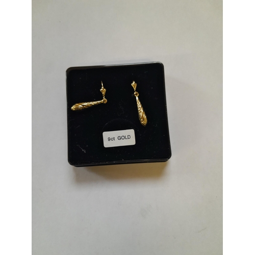 65 - 9 ct gold earrings gross weight 0.9 g