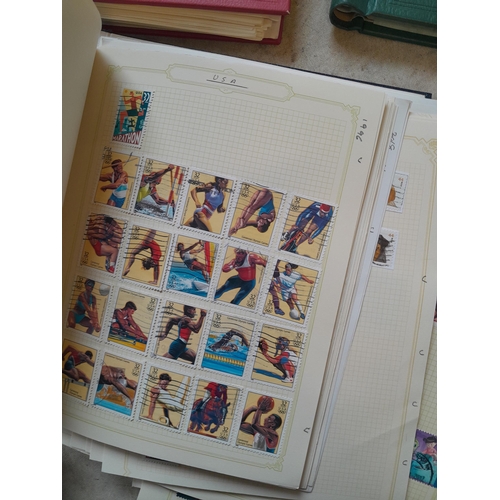 134 - Stamps of USA in three folders 1000 plus stamps mint unused and used, only a small sample photograph... 