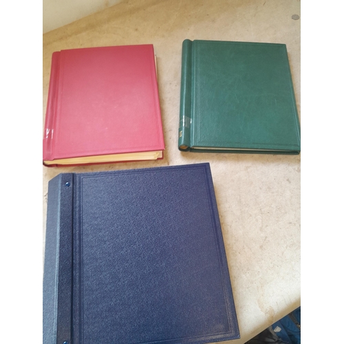 134 - Stamps of USA in three folders 1000 plus stamps mint unused and used, only a small sample photograph... 