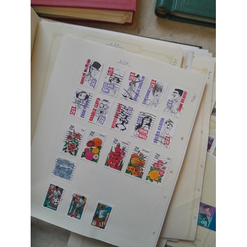 134 - Stamps of USA in three folders 1000 plus stamps mint unused and used, only a small sample photograph... 
