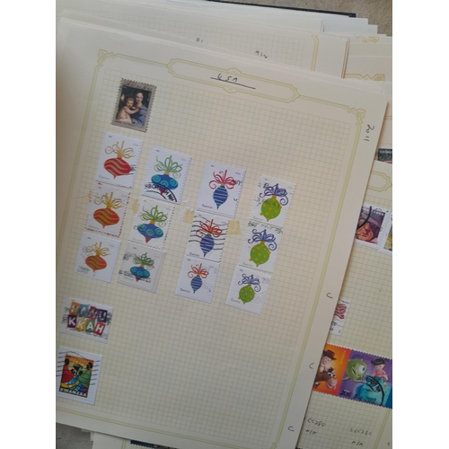 134 - Stamps of USA in three folders 1000 plus stamps mint unused and used, only a small sample photograph... 