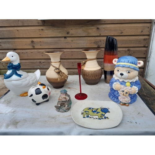 152 - Box of mixed ceramics, storage vessels etc.