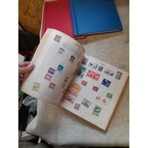 167 - Approx 11 kg of stamps : on paper, on sheets, on  printed pages, loose, albums, partially and sparse... 