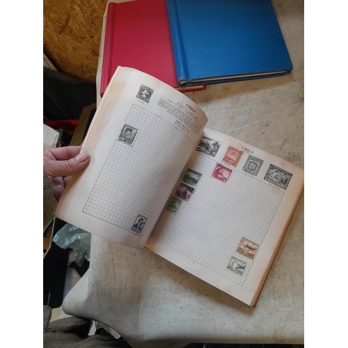 167 - Approx 11 kg of stamps : on paper, on sheets, on  printed pages, loose, albums, partially and sparse... 